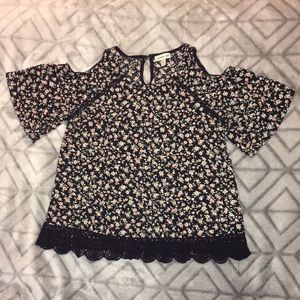 Monteau | Floral Crop Top W Laced Bottom Edges